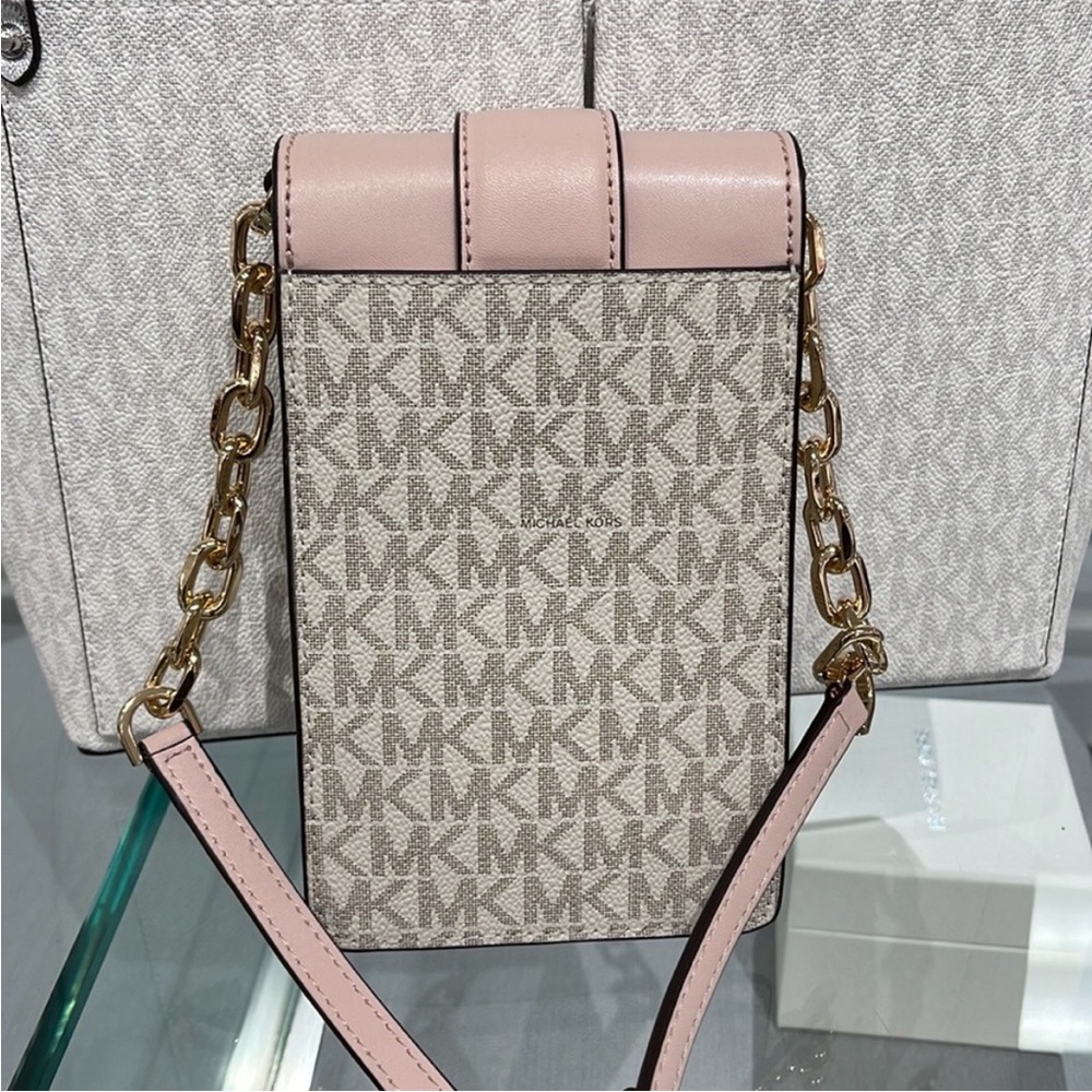 Michael Kors Carmen Small Logo Smartphone - Picture 7 of 16